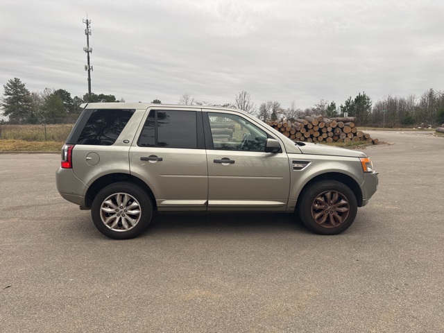 2011 Land Rover LR2 HSE photo 4