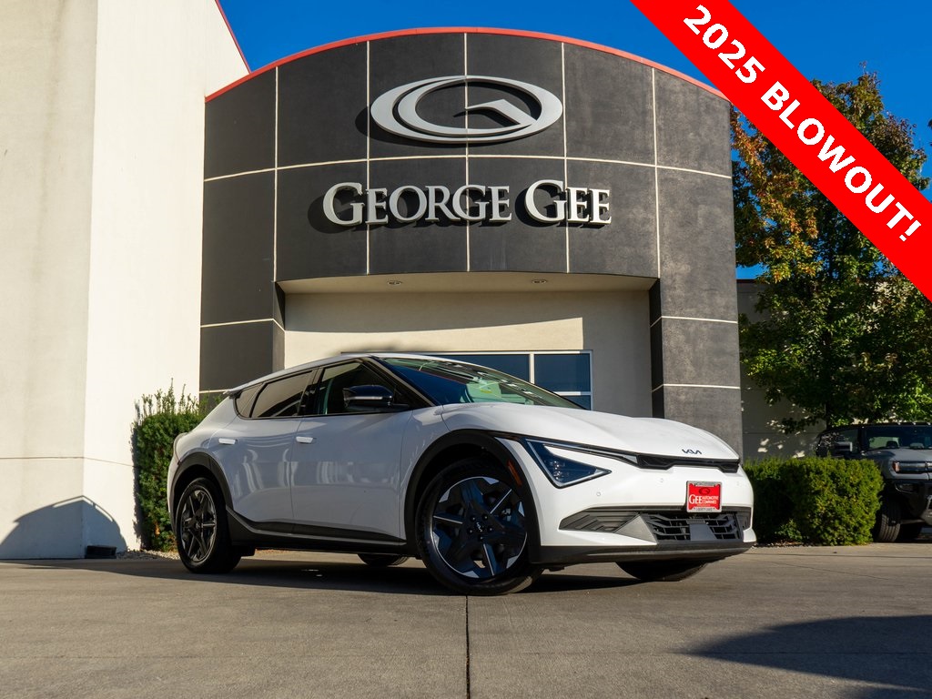 2025 Kia EV6 Light L/R's photo