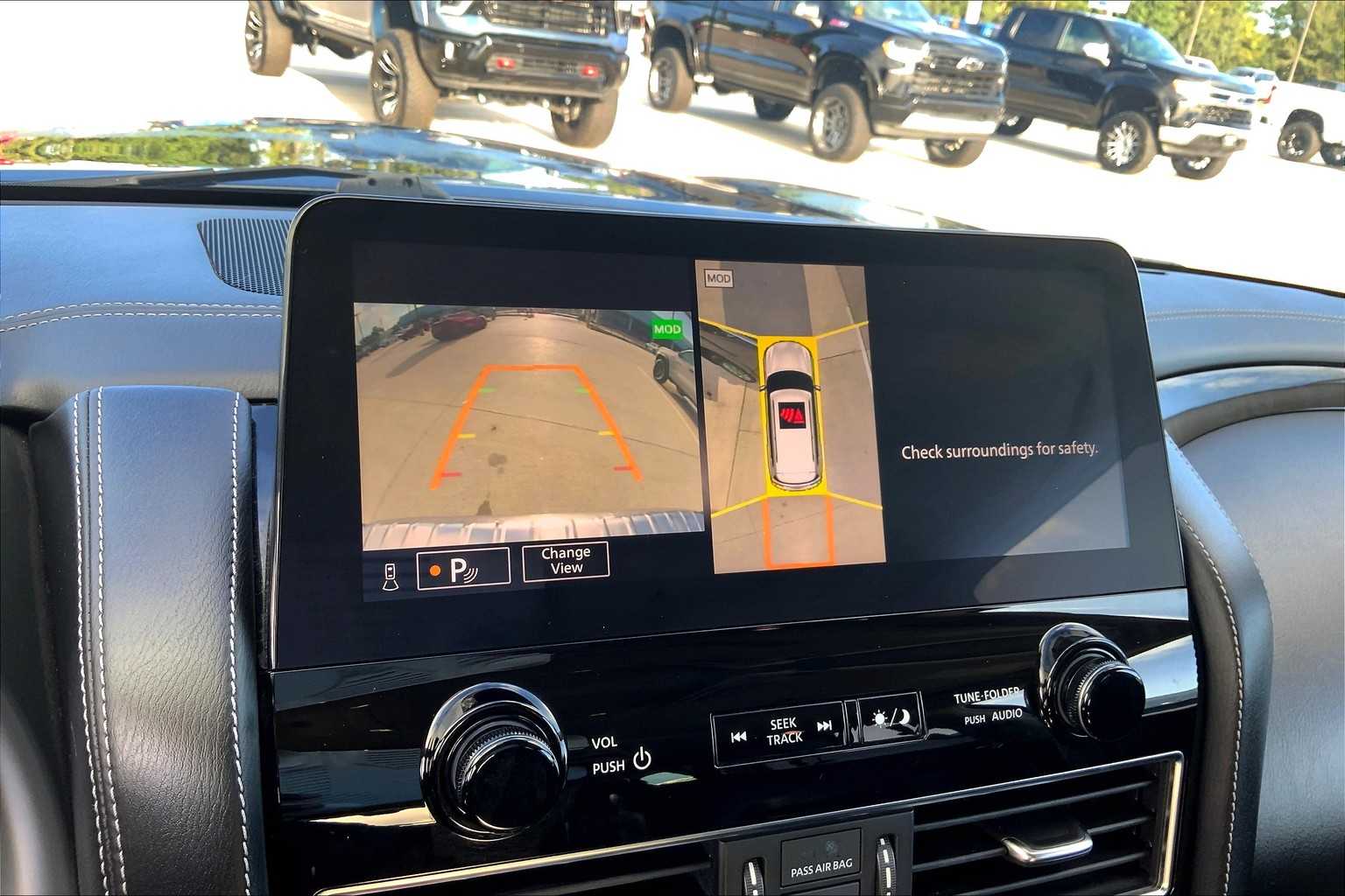 2022 Infiniti QX80 Luxe photo 27