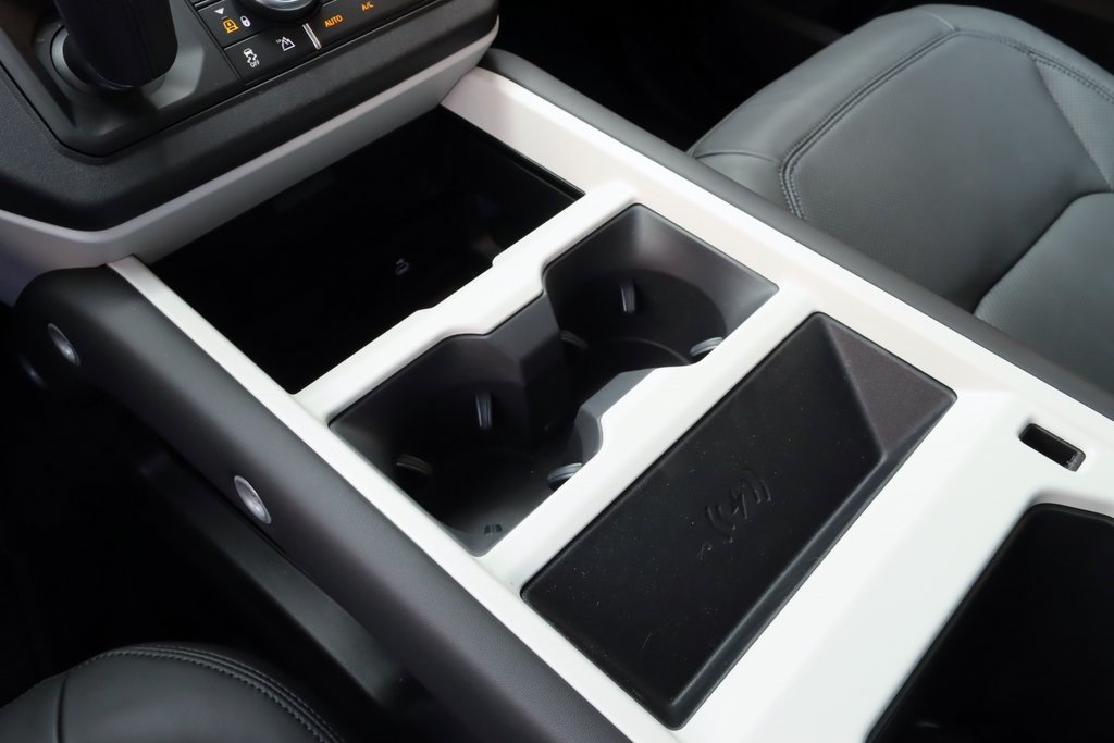 2025 LAND ROVER DEFENDER - Image 29