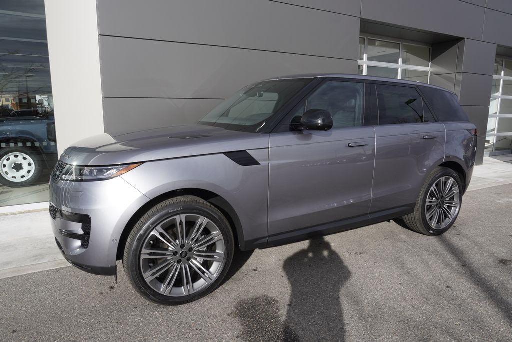 2025 Land Rover Range Rover Sport SE photo 3