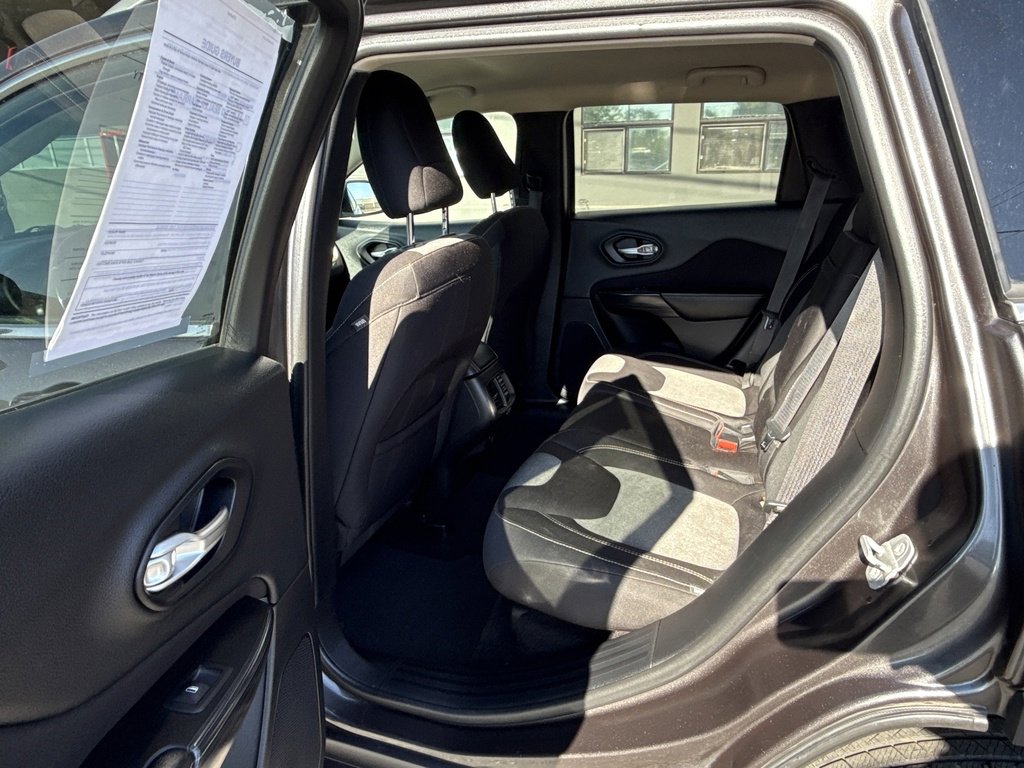 2014 Jeep Cherokee Latitude photo 12