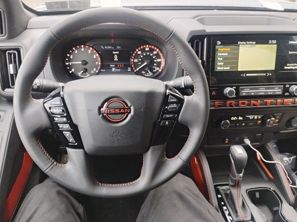 2025 Nissan Frontier PRO-4X photo 12