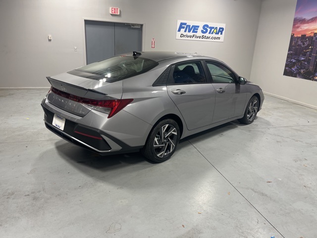 2025 Hyundai Elantra Hybrid SEL Sport photo 4