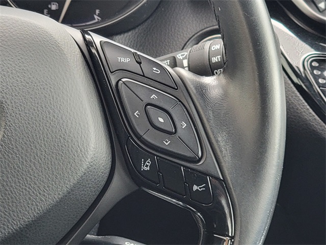 2018 Toyota C-HR XLE photo 25