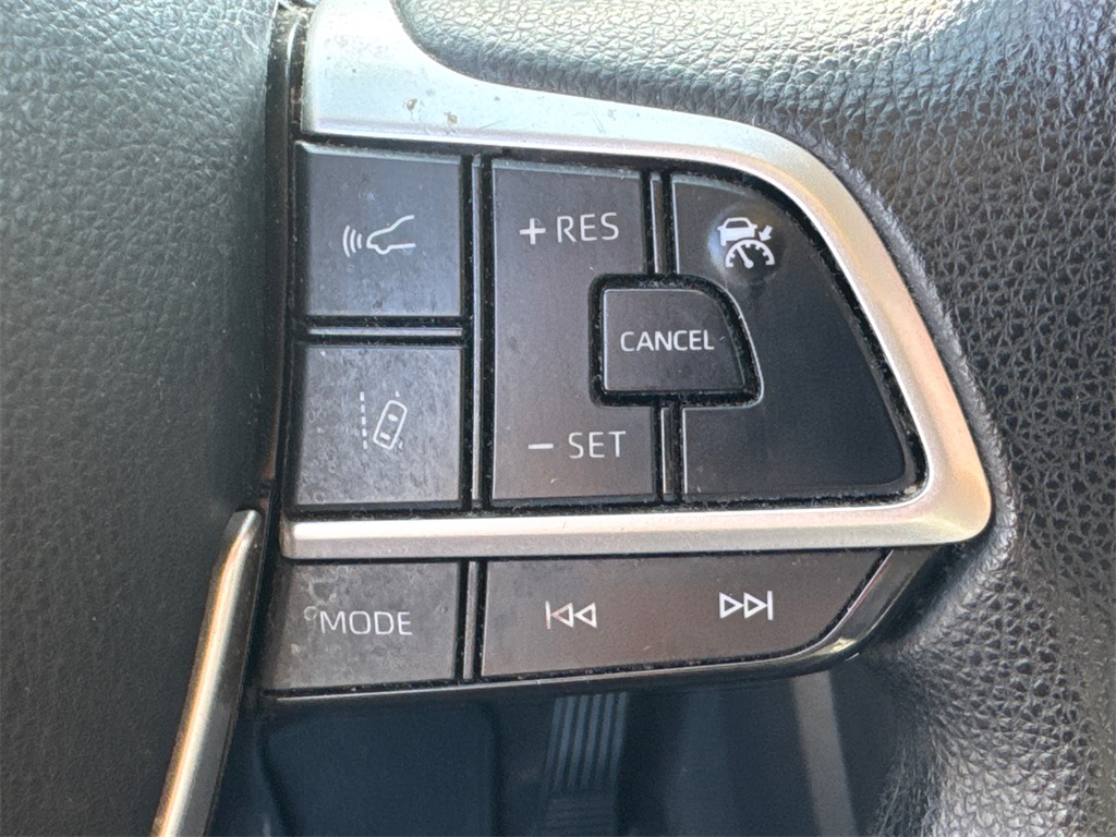 2023 Toyota Highlander L photo 24