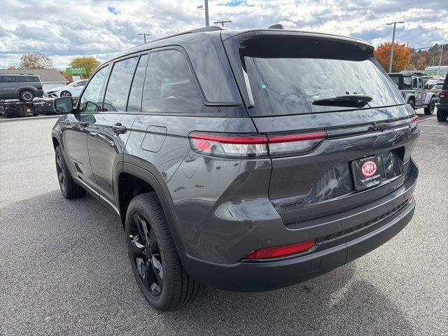 2025 Jeep Grand Cherokee Altitude photo 4