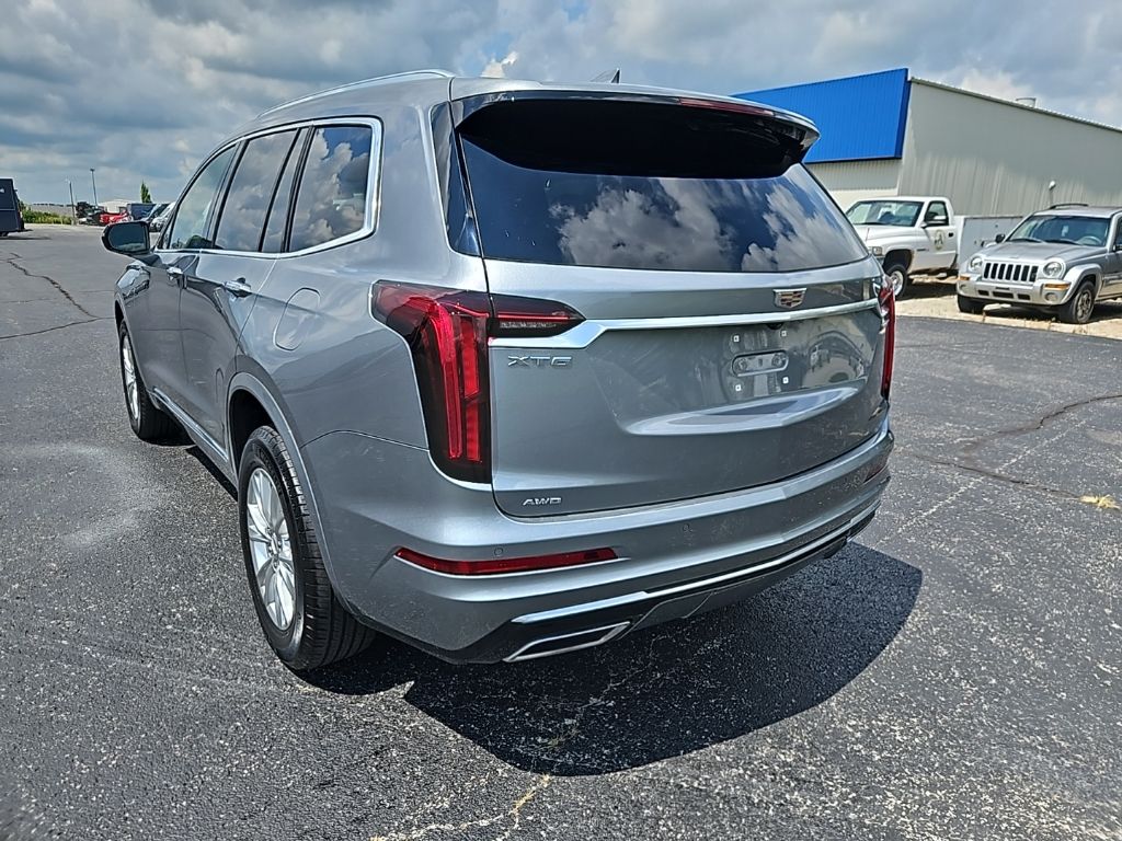 2023 Cadillac XT6 Luxury photo 2