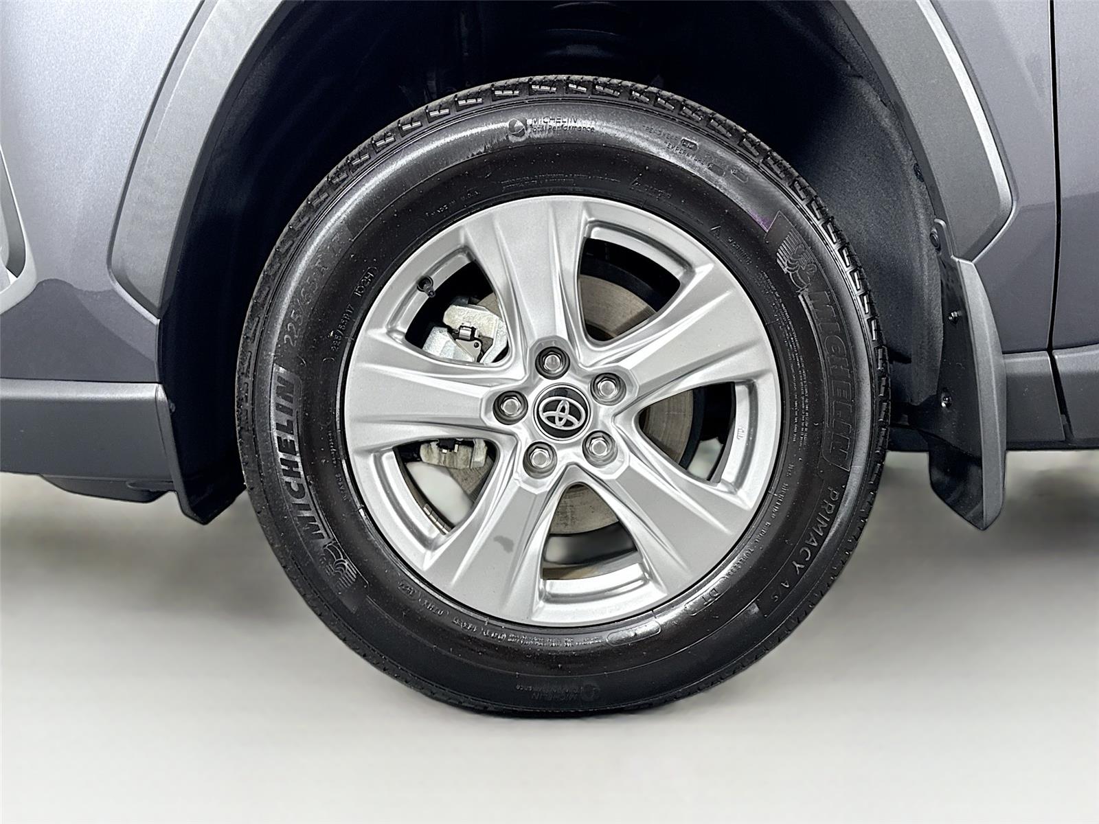 2024 Toyota RAV4 Hybrid XLE photo 11