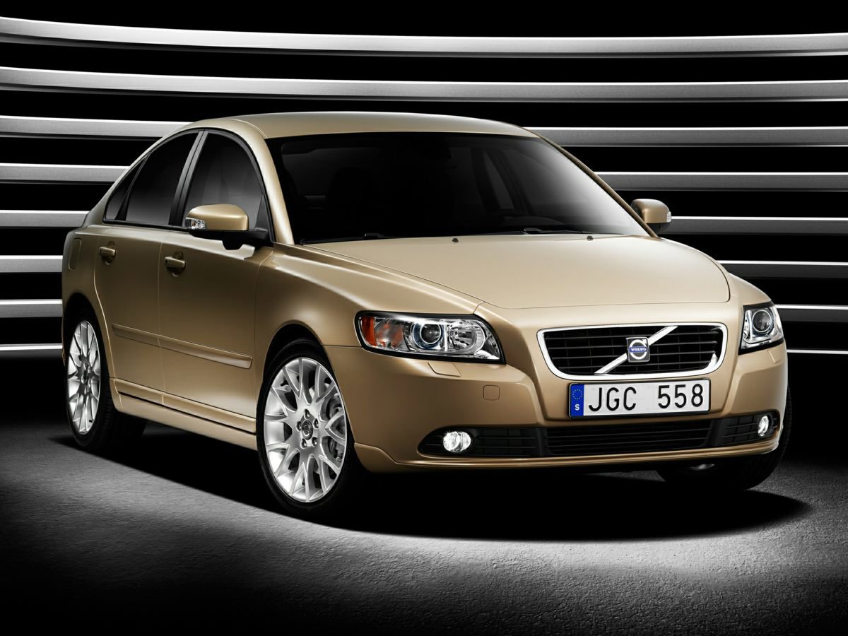 2010 Volvo S40 2.4i's photo