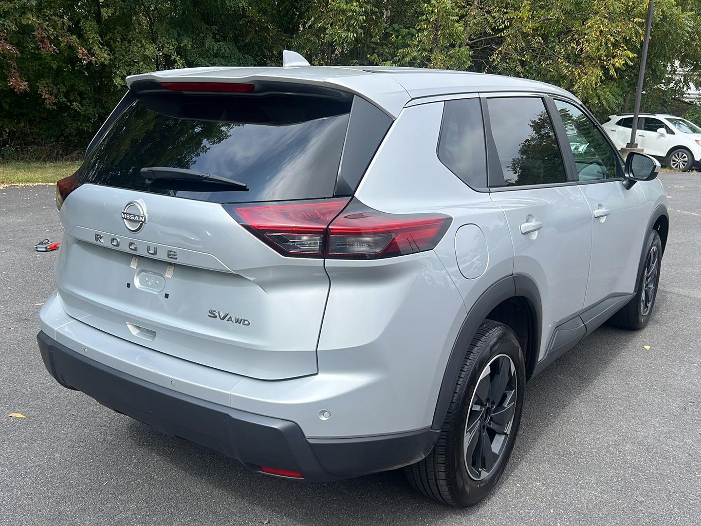 2024 Nissan Rogue SV photo 5