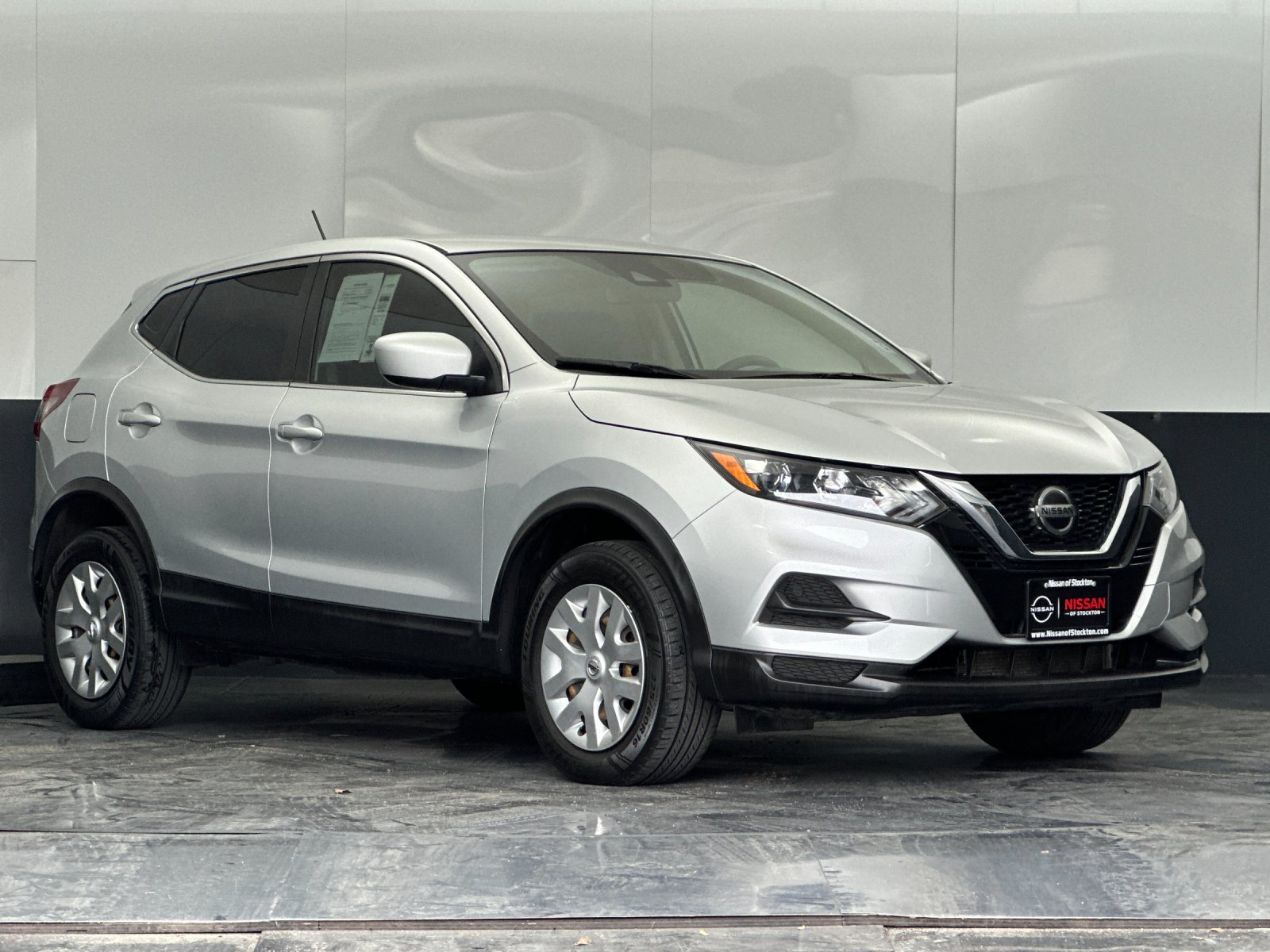 2020 Nissan Rogue Sport S's photo