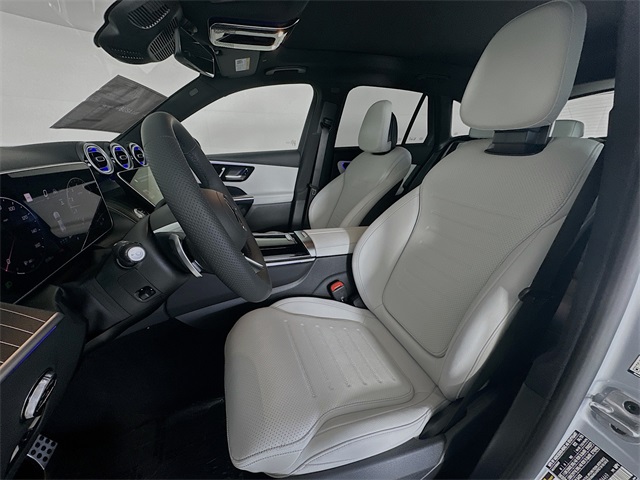 2025 Mercedes Benz GLC 300 photo 19