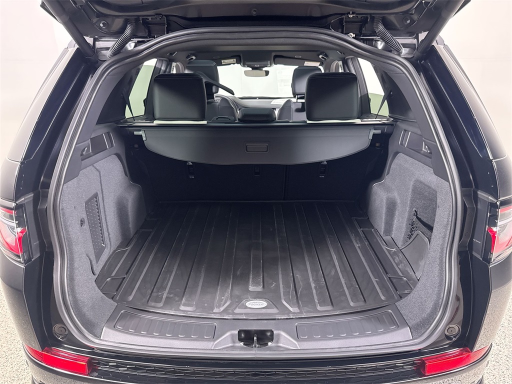 2025 Land Rover Discovery Sport SE photo 17