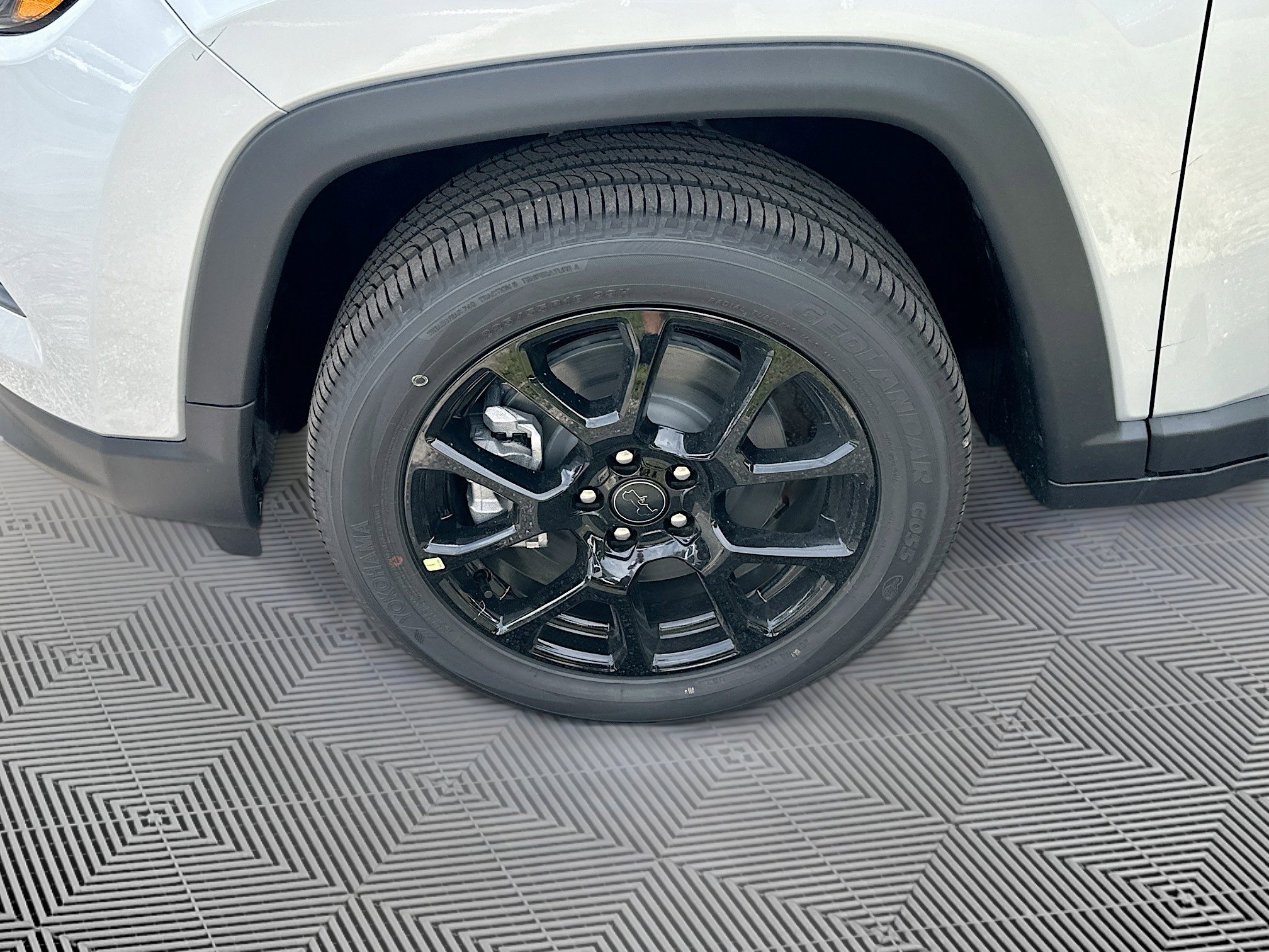 2026 Jeep Compass Latitude Altitude photo 17