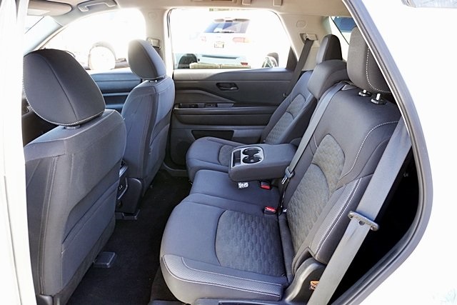 2023 Nissan Pathfinder SV photo 15