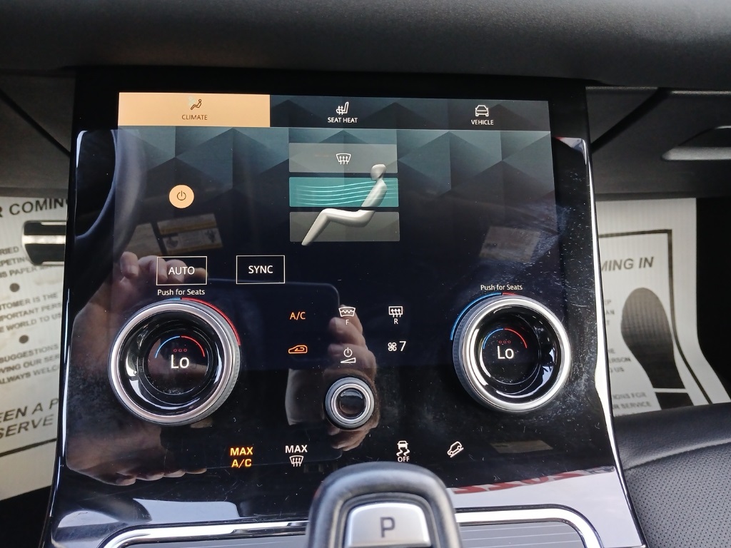 2022 Land Rover Range Rover Evoque R-Dynamic SE photo 13