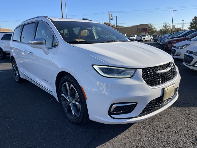 2022 Chrysler Pacifica Pinnacle's photo