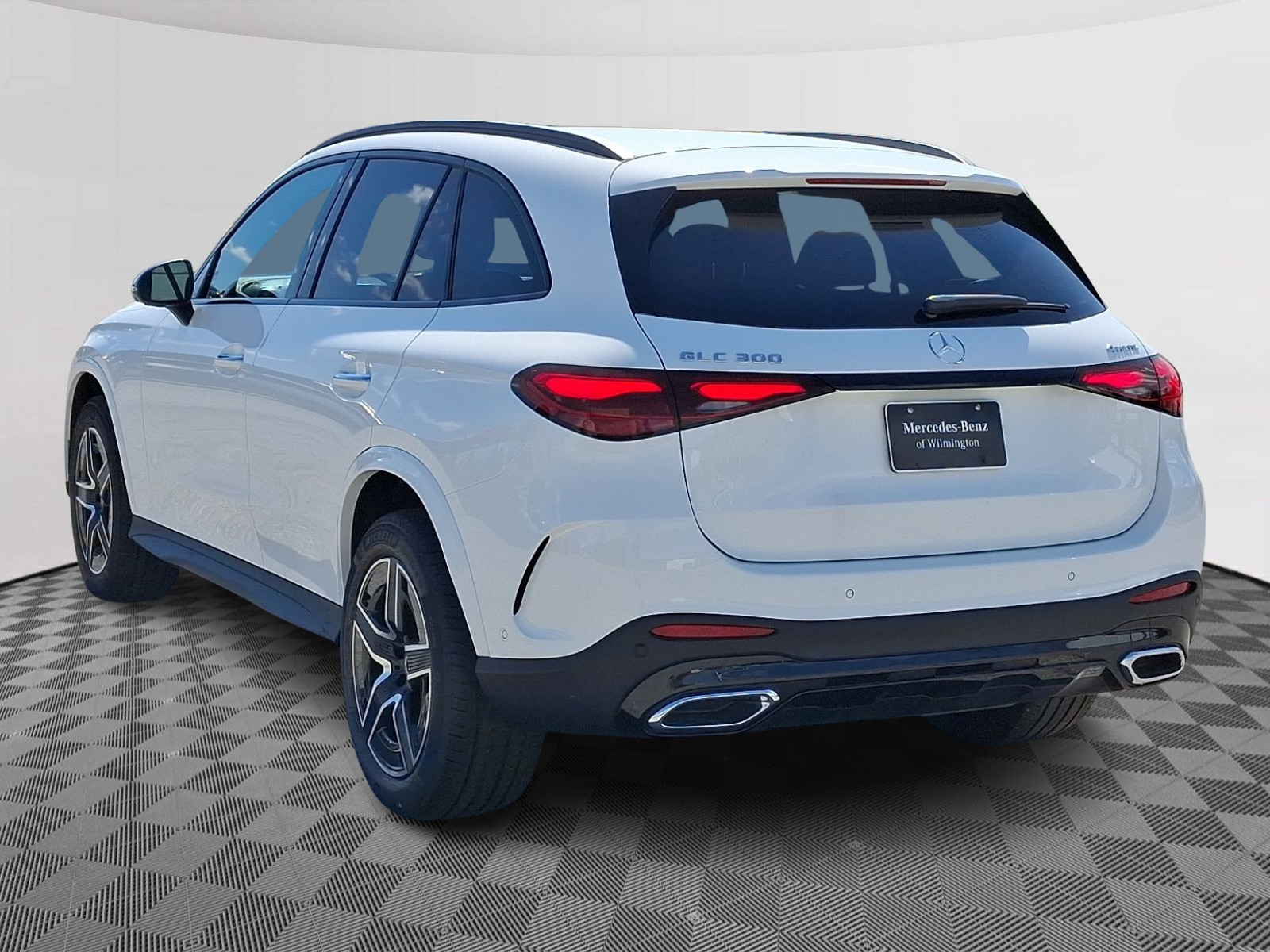 2025 Mercedes Benz GLC 300 4MATIC photo 3