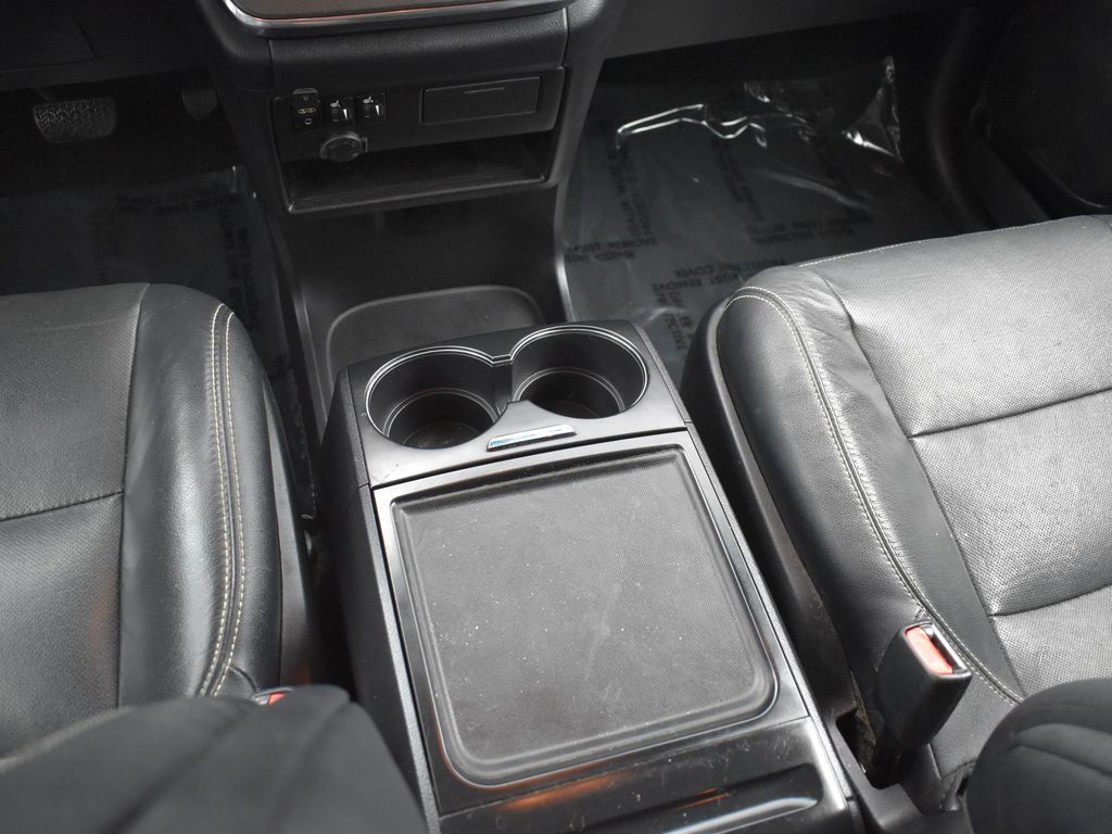 2017 Toyota Sienna SE photo 18