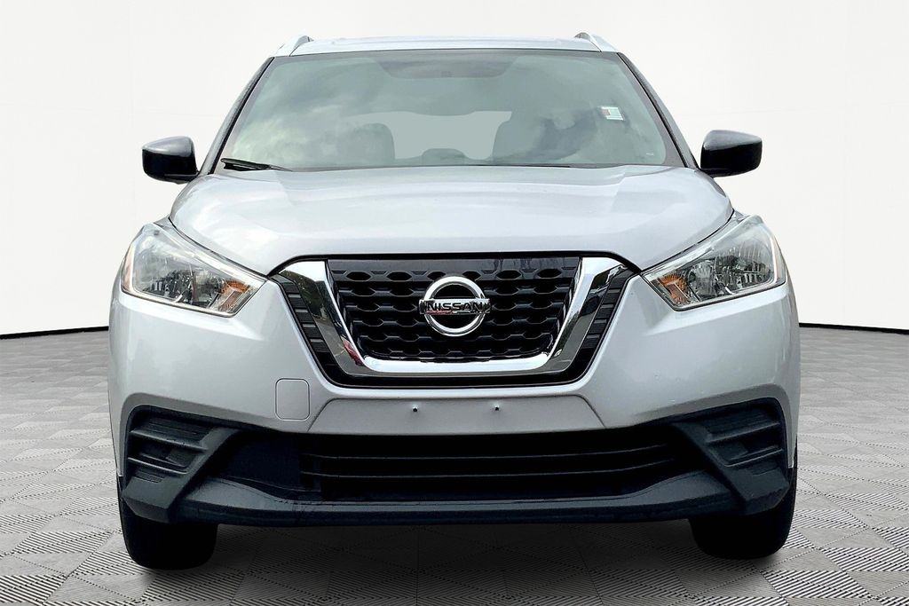 2019 Nissan Kicks S photo 2