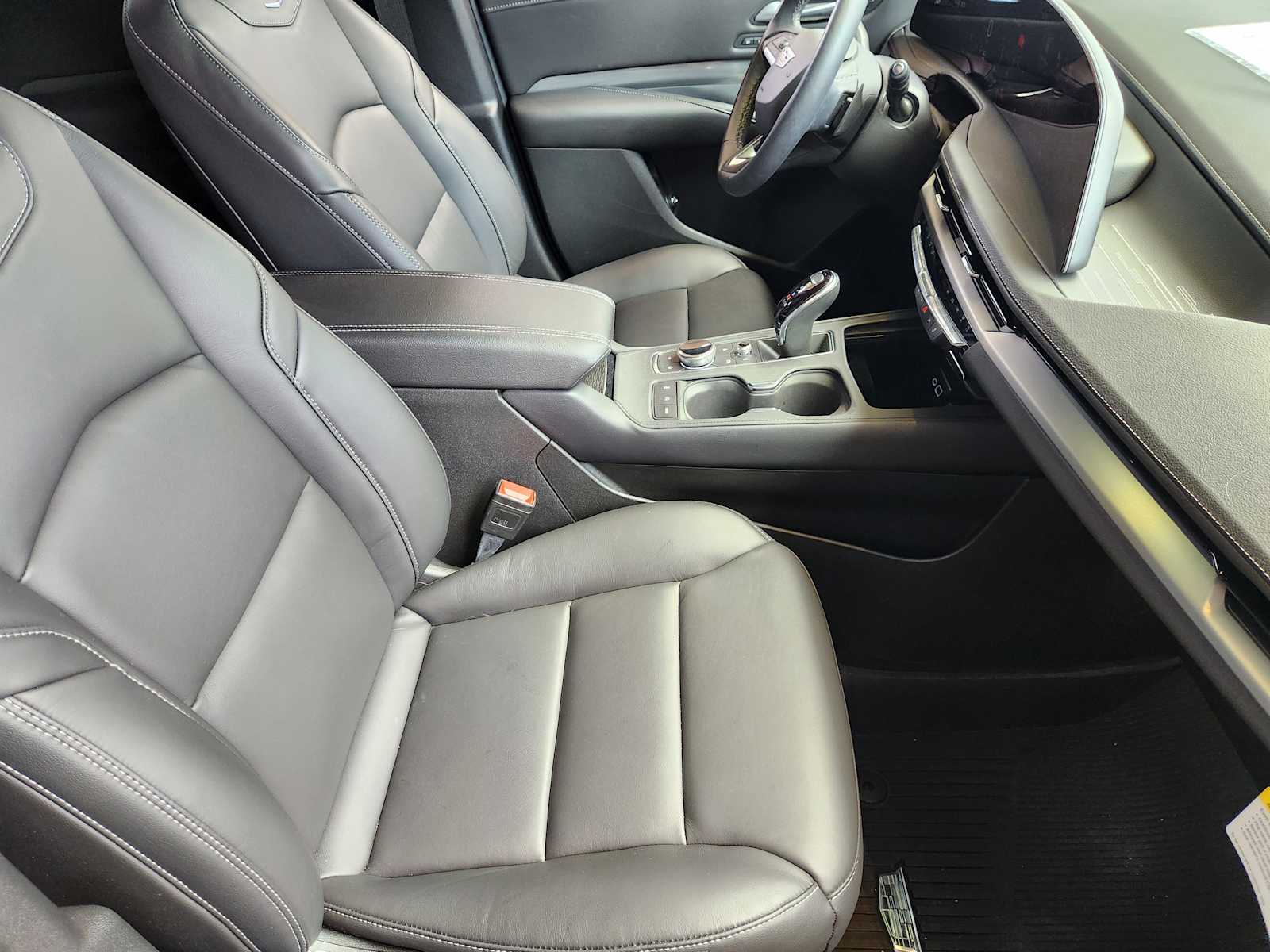 2025 Cadillac XT4 Premium Luxury photo 5