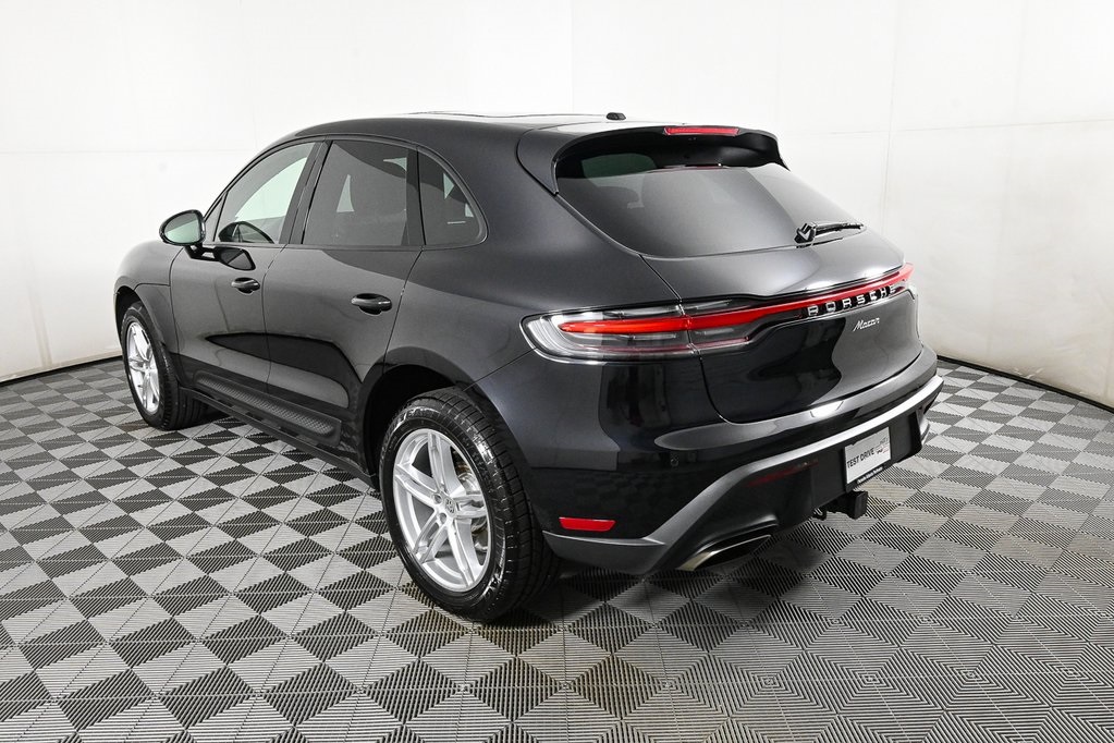 2025 Porsche Macan T photo 2