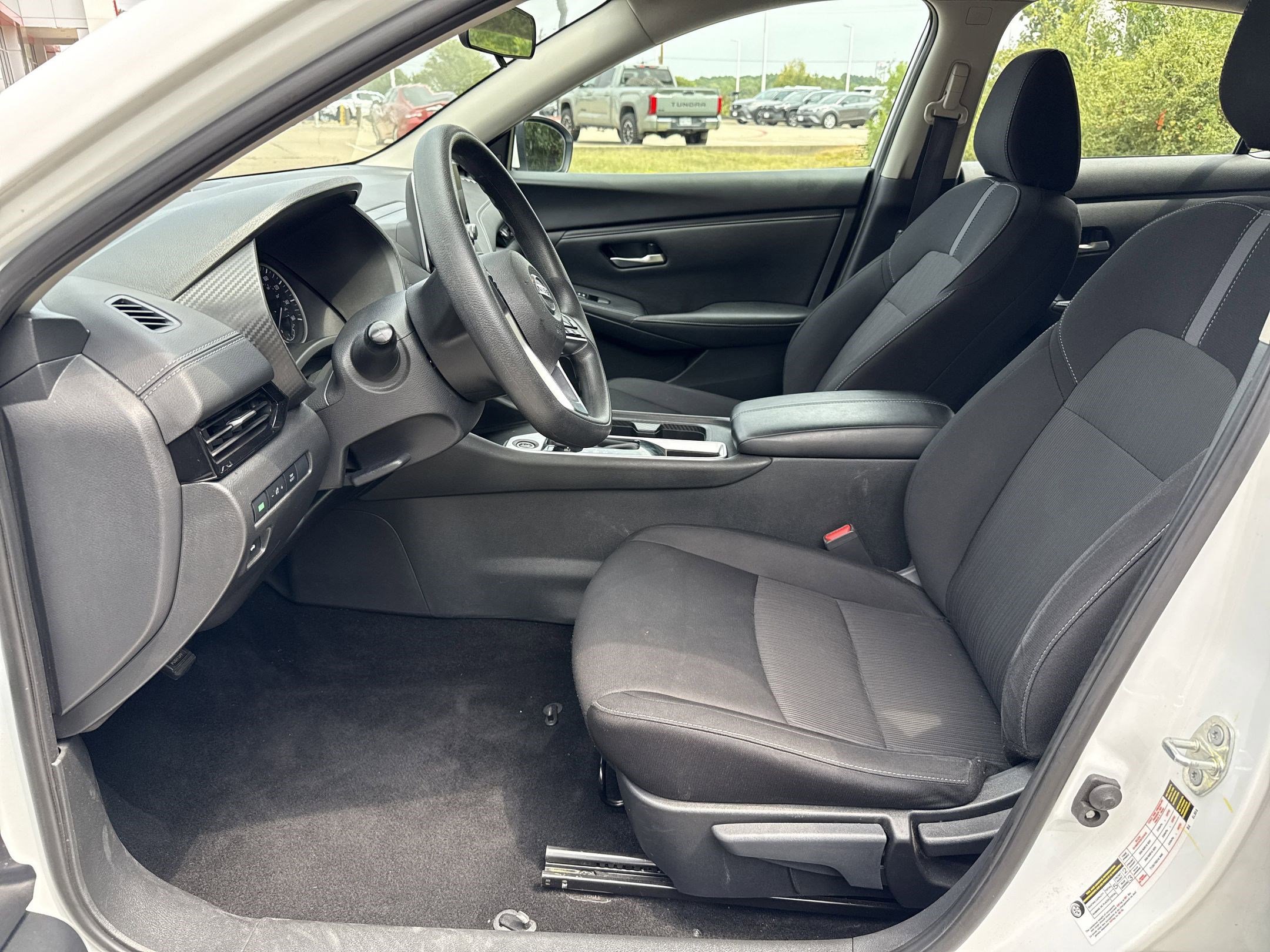 2023 Nissan Sentra SV photo 4