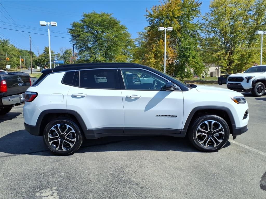 2022 Jeep Compass Limited photo 3