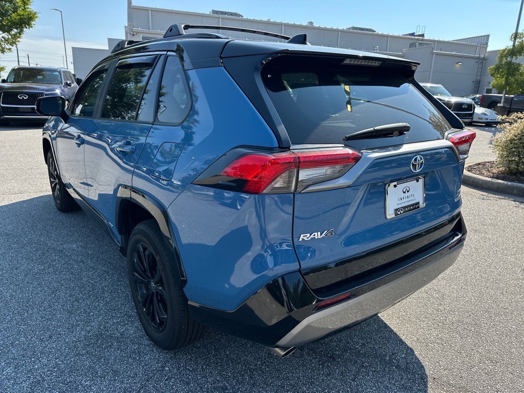 2022 Toyota RAV4 Hybrid XSE photo 2