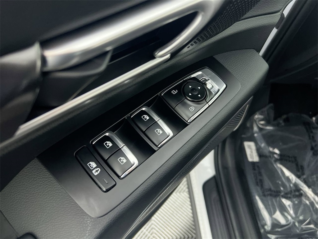 2025 Kia Telluride LX photo 13