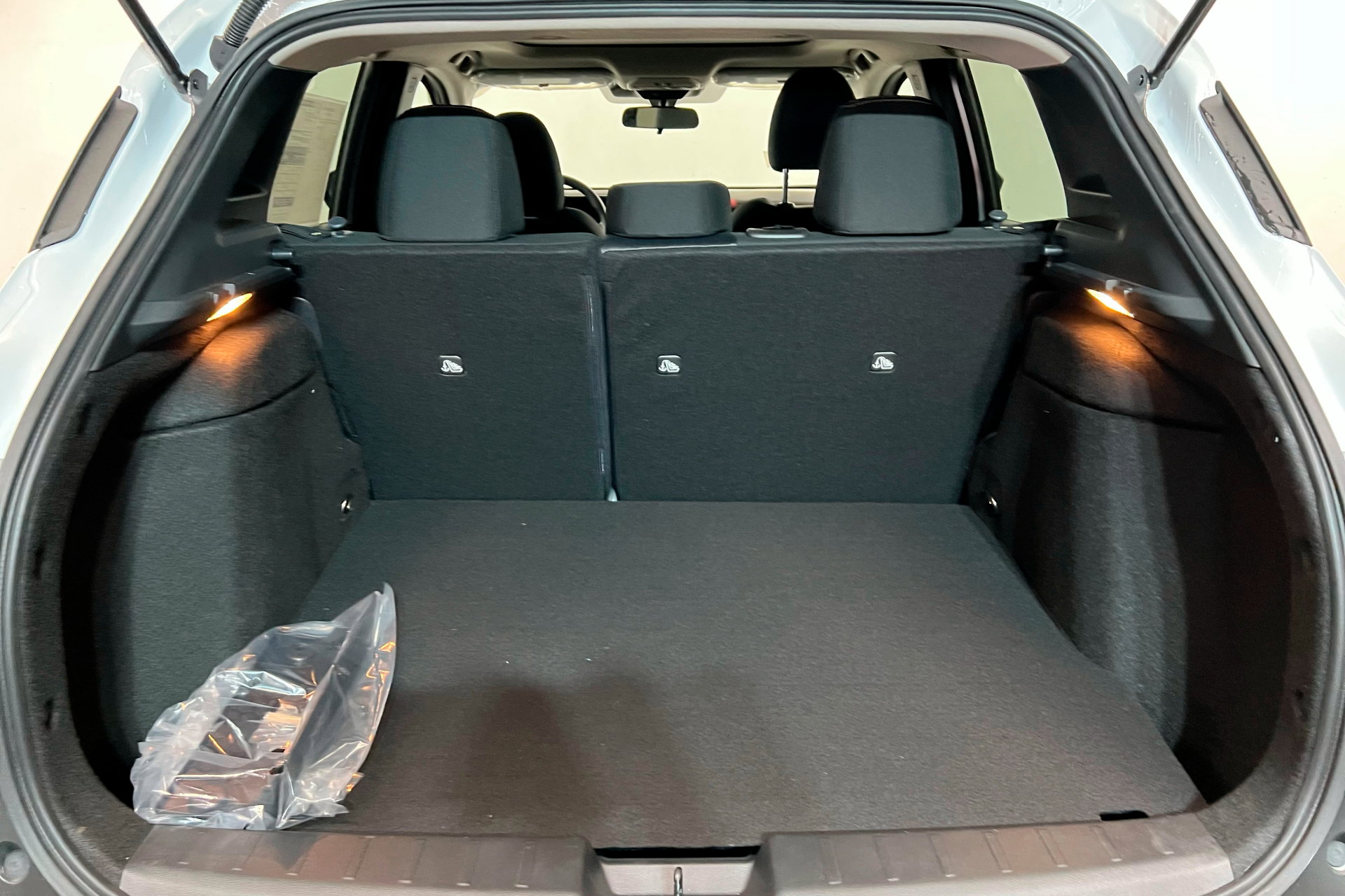 2025 Nissan Kicks SV photo 21