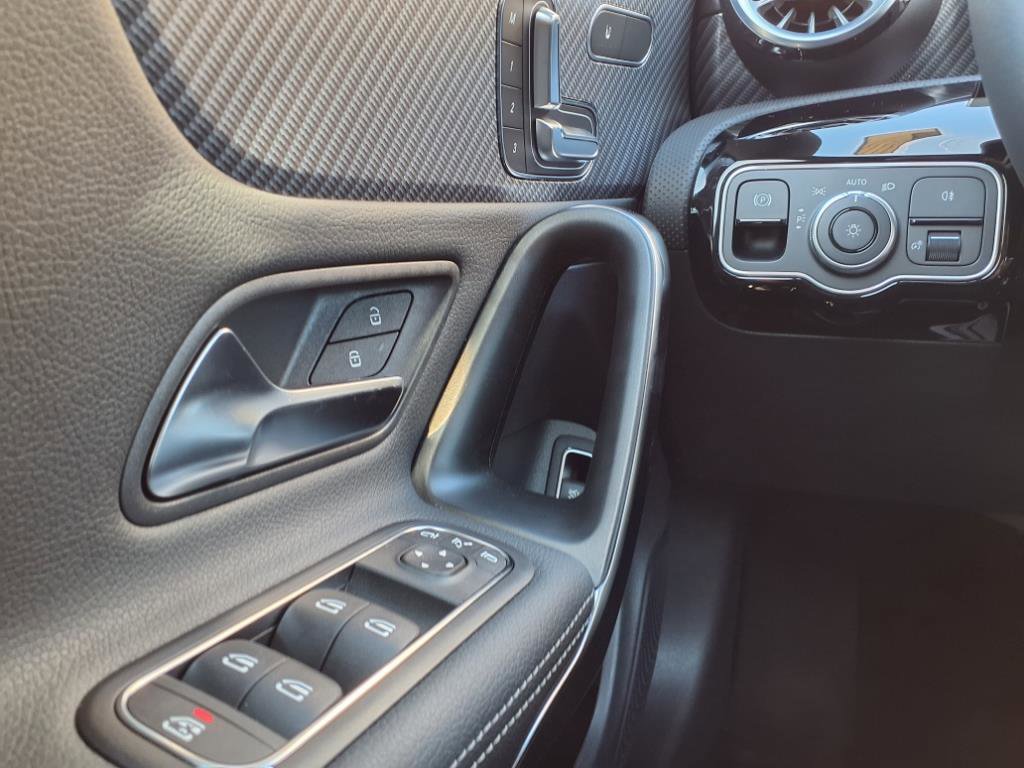 2025 Mercedes Benz CLA 250 photo 17