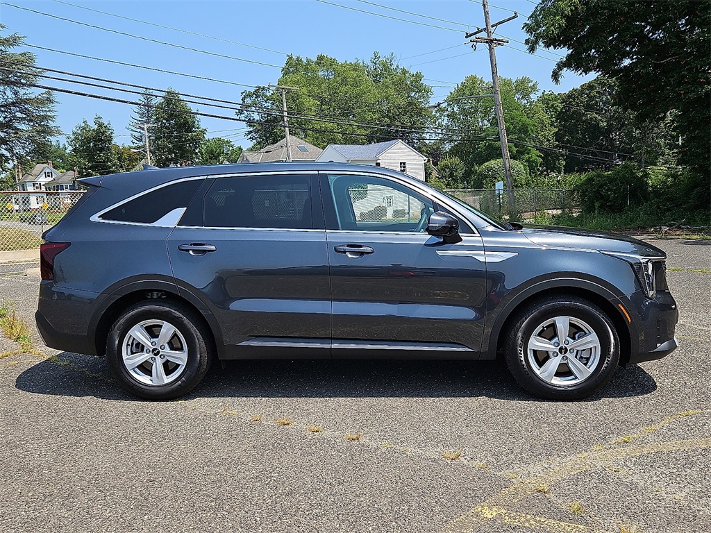 2025 Kia Sorento LX photo 6
