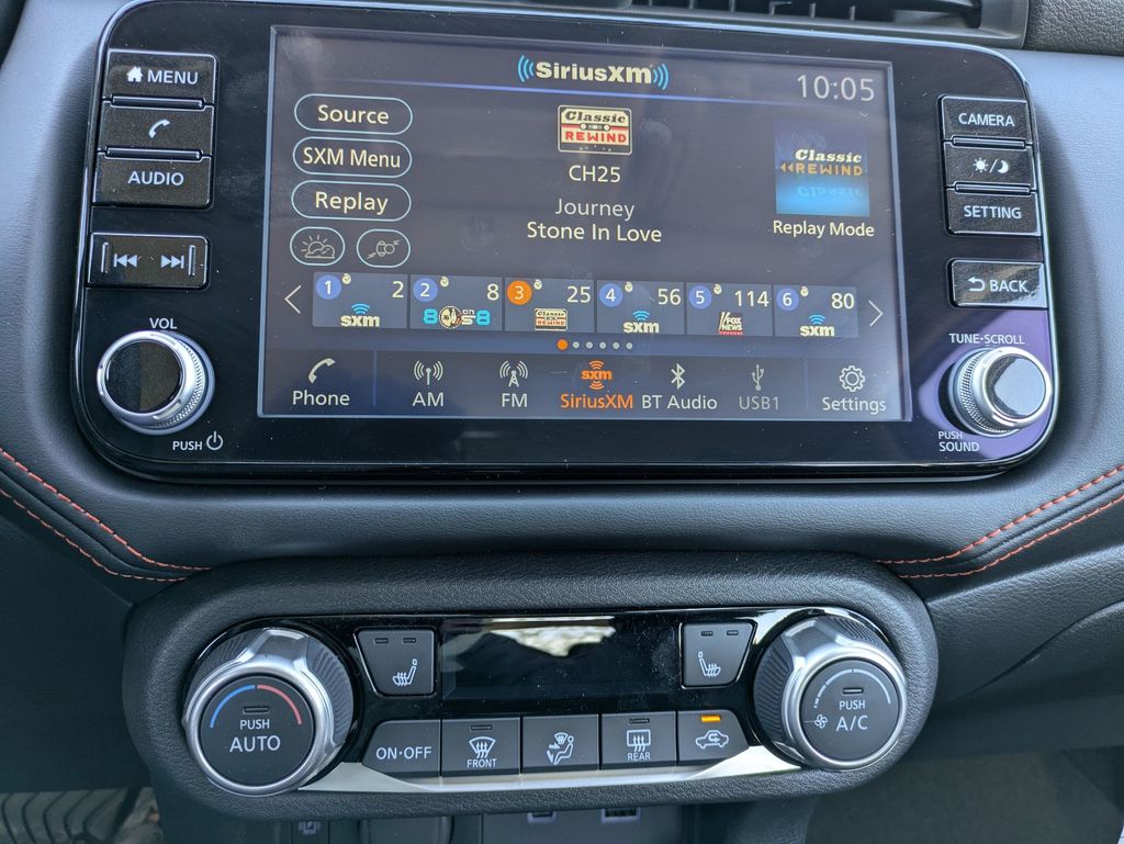 2025 Nissan Versa SR photo 17