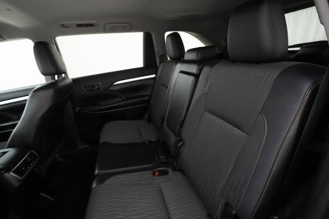 2019 Toyota Highlander LE photo 20