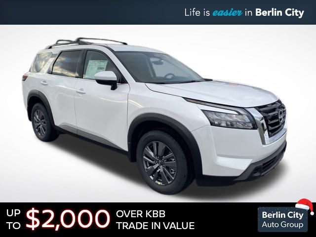 2025 Nissan Pathfinder SV's photo