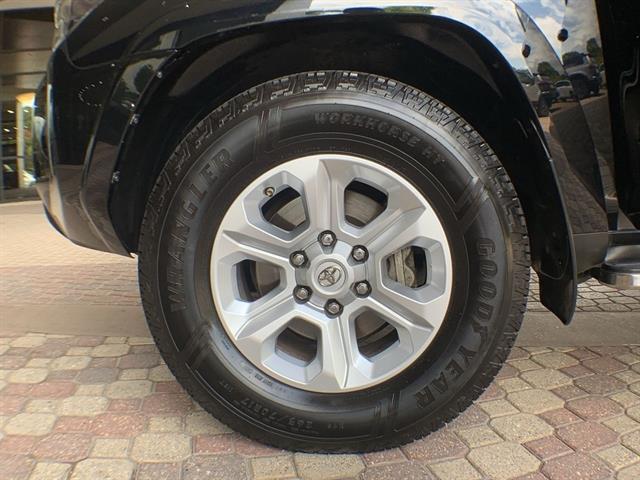 2019 Toyota 4Runner SR5 photo 10