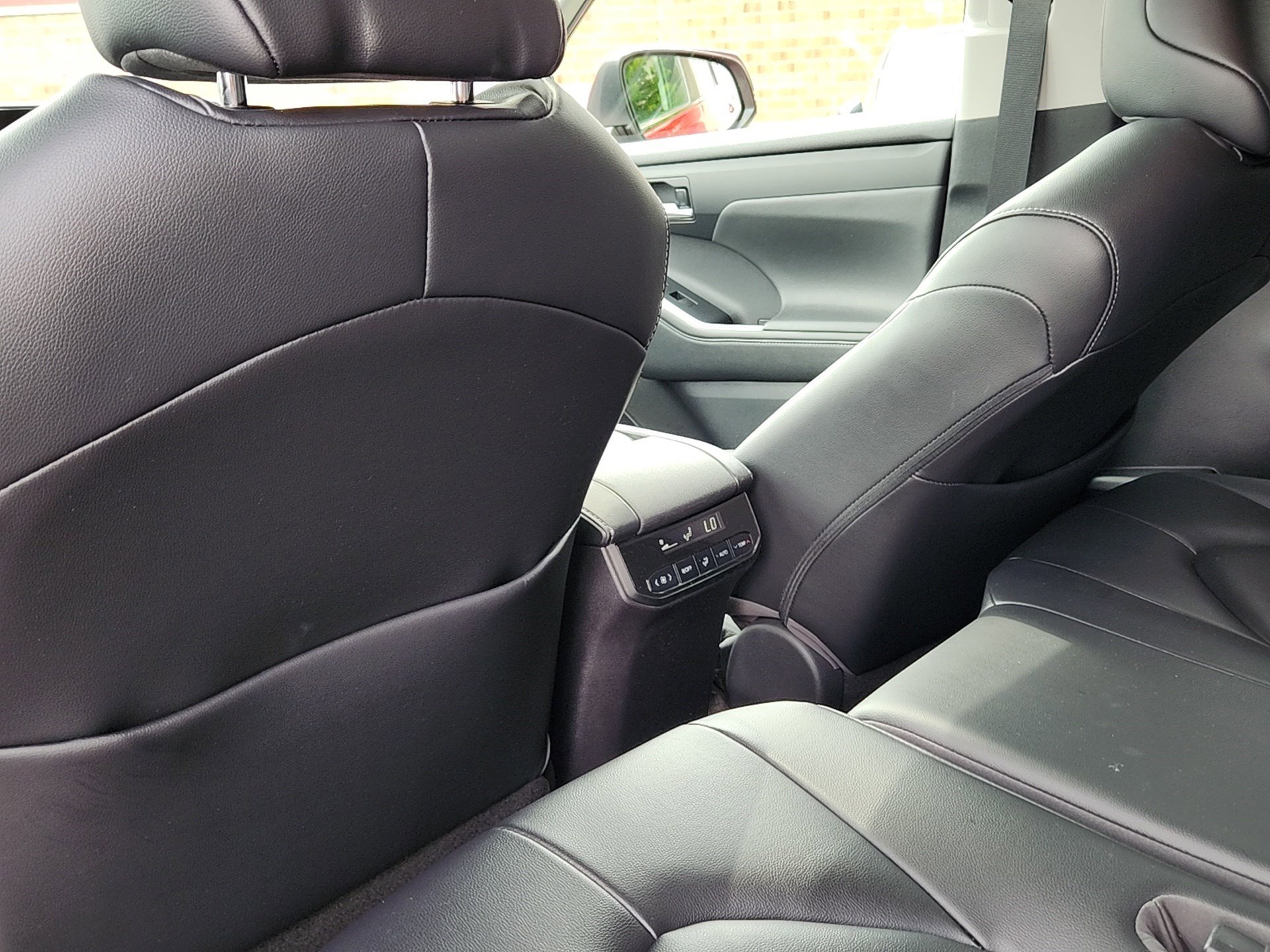 2023 Toyota Highlander XLE photo 3