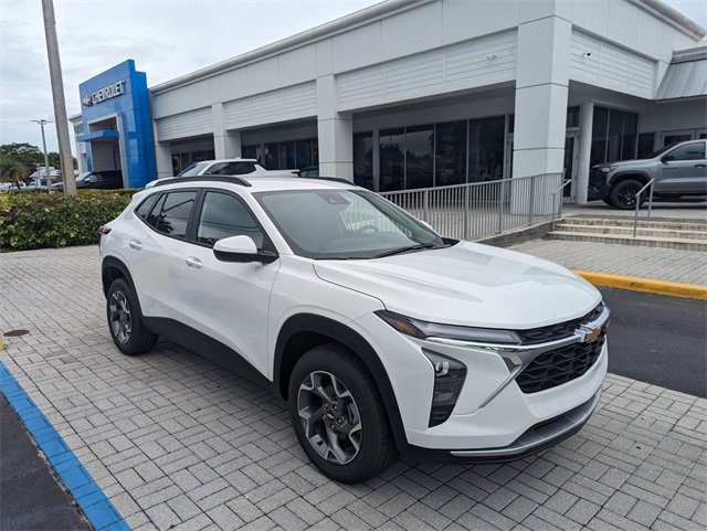 2026 Chevrolet Trax LT photo 2