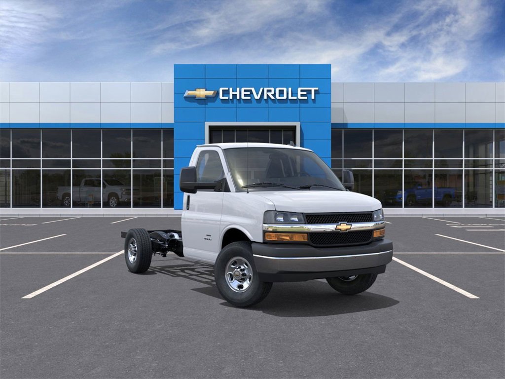 2025 Chevrolet Express Cutaway Base's photo