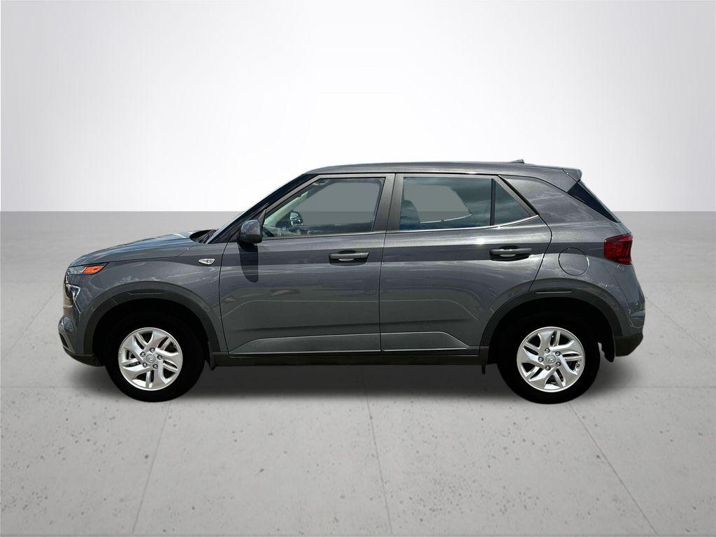 2025 Hyundai Venue SE photo 3