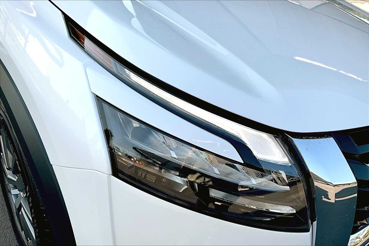 2025 Nissan Pathfinder SV photo 13
