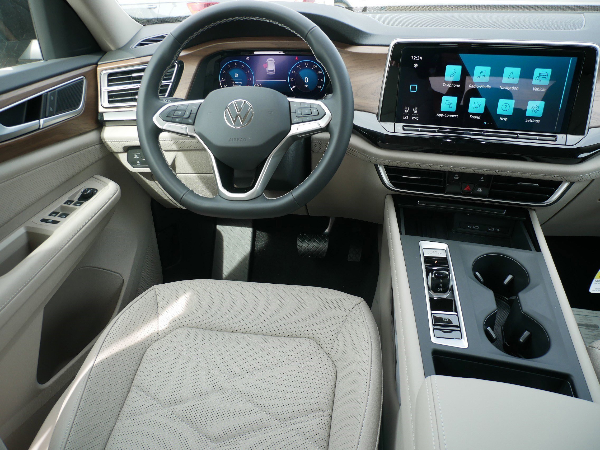 2026 Volkswagen Atlas SE photo 4