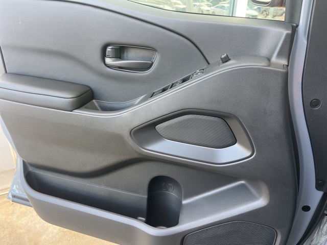 2026 Nissan Frontier Crew Cab SV photo 6