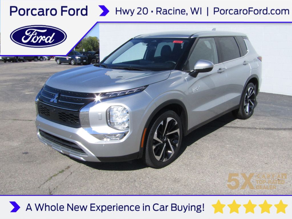 2023 Mitsubishi Outlander Plug-In Hybrid SE's photo