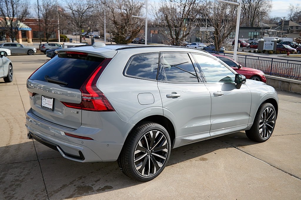 2026 VOLVO XC60 - Image 8