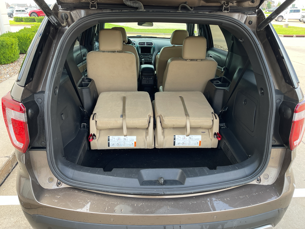2016 Ford Explorer XLT photo 7