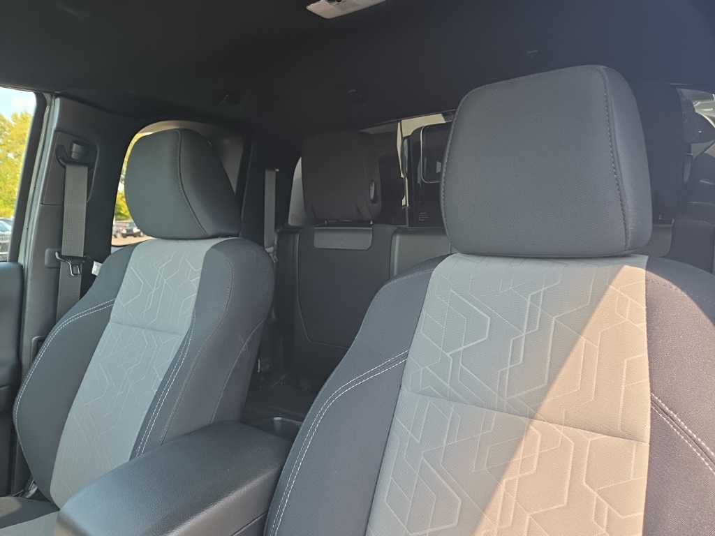 2023 Toyota Tacoma TRD Off-Road photo 17