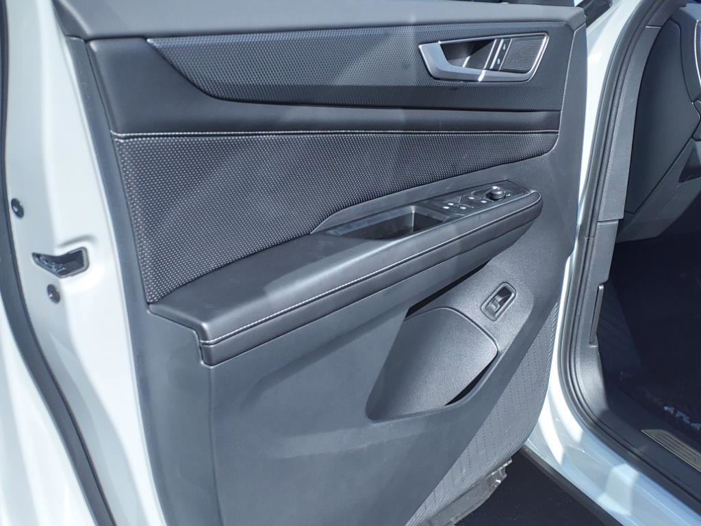 2025 Volkswagen Atlas Cross Sport SEL photo 2